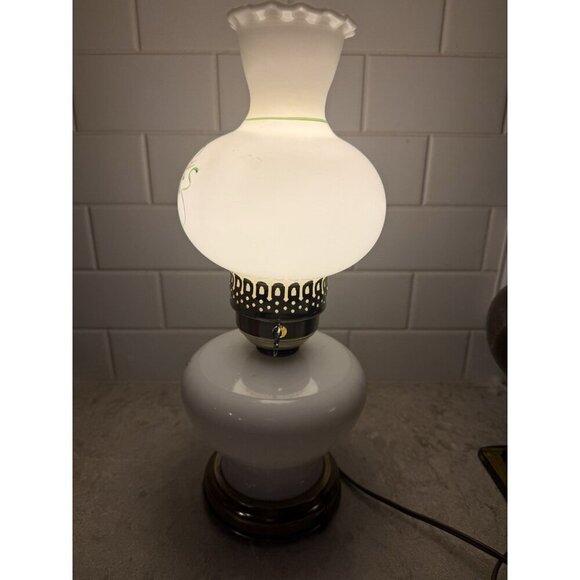 Vintage Milk glass electric hurricane lamp with brass base and floral motifs. - Picture 10 of 16